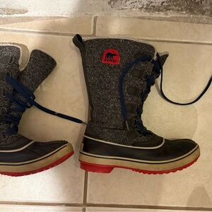 Sorel Gray Fleece Lined Boots
